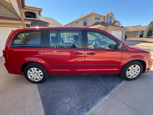 Used 2015 Dodge Grand Caravan American Value Package w/ UConnect Hands-Free Group image 4