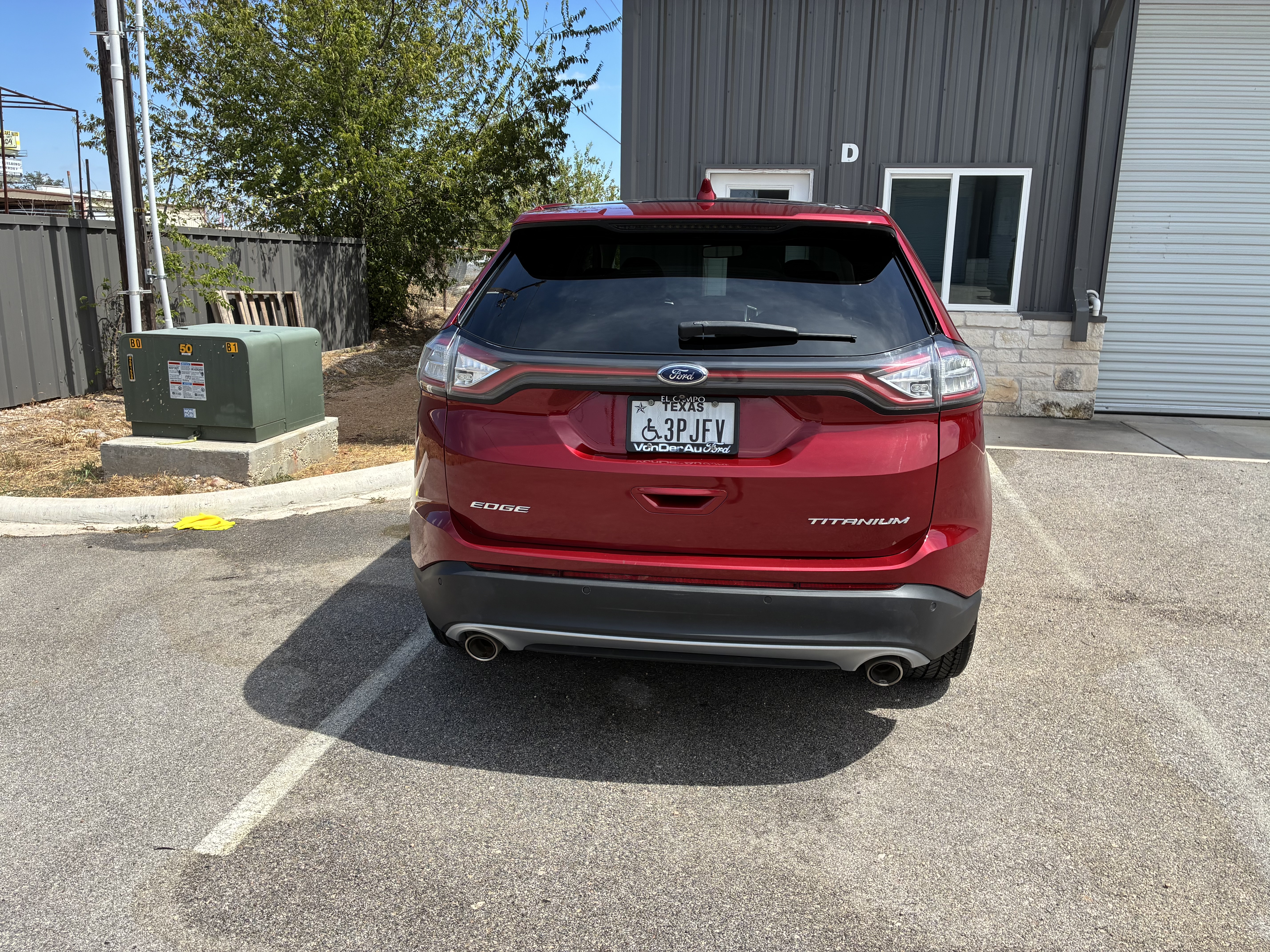 Used 2018 Ford Edge Titanium w/ Equipment Group 301A FWD image 5