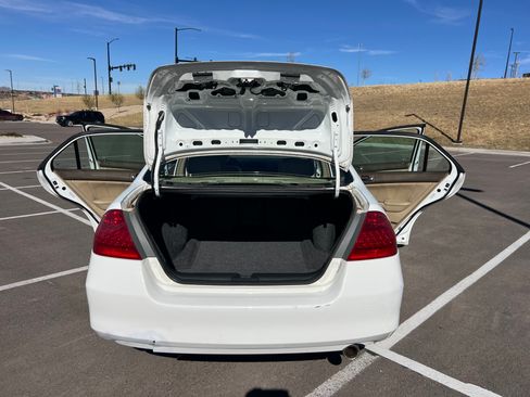 Used 2006 Honda Accord EX-L image 2