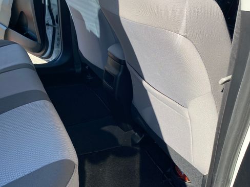 Used 2018 Toyota Corolla LE image 18