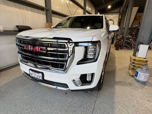 Used 2022 GMC Yukon XL SLT w/ SLT Premium Package AWD/4WD image 1