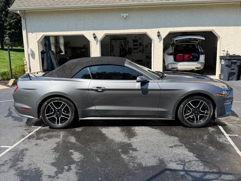 Used 2021 Ford Mustang Premium RWD image 4
