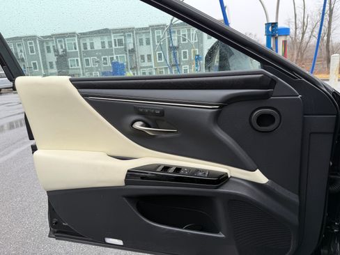 Used 2022 Lexus ES 350 w/ Premium Package image 15