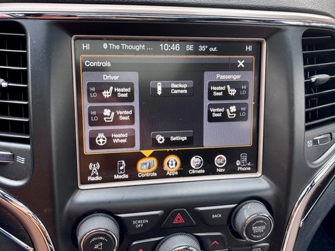 Used 2017 Jeep Grand Cherokee Limited w/ Luxury Group II image 8