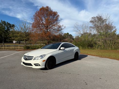Used 2011 Mercedes-Benz E 550 Coupe image 2