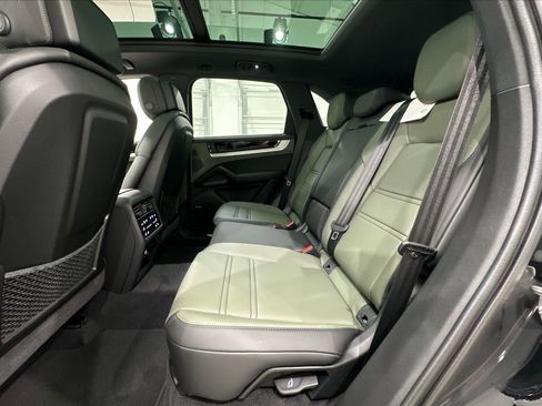 Used 2024 Porsche Cayenne image 12