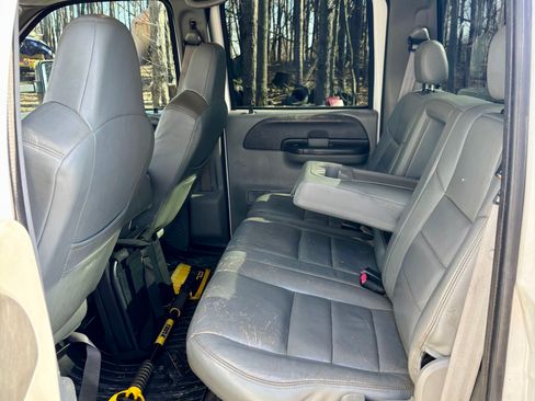 Used 2004 Ford F350 Lariat image 12