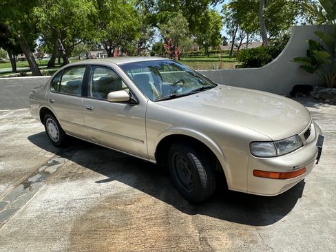 Used 1996 Nissan Maxima SE FWD image 5