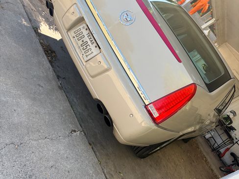 Used 2010 Cadillac DTS Luxury image 2