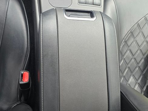 Used 2023 Toyota Highlander LE image 13