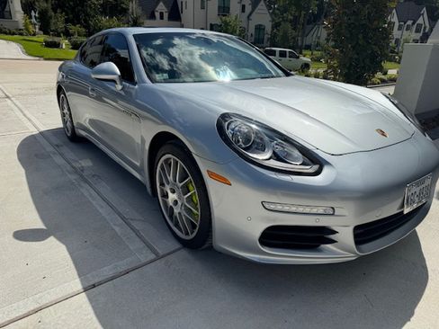 Used 2015 Porsche Panamera S image 2