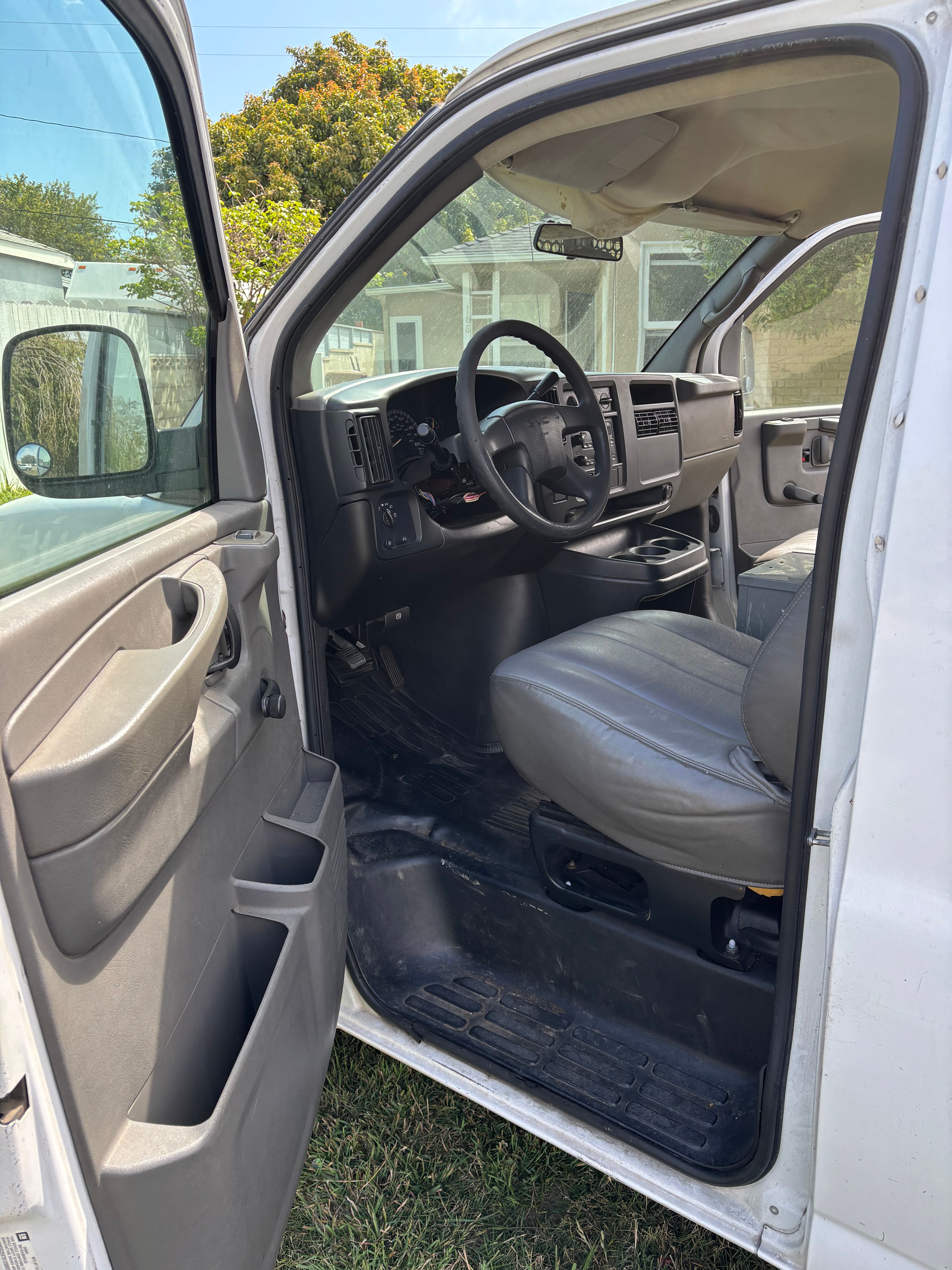 Used 2006 GMC Savana 2500 RWD image 12