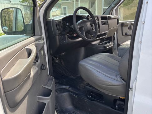 Used 2006 GMC Savana 2500 RWD image 12