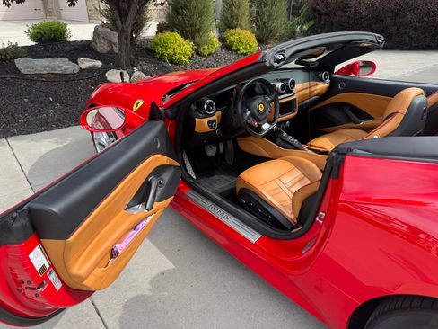 Used 2015 Ferrari California T RWD image 23