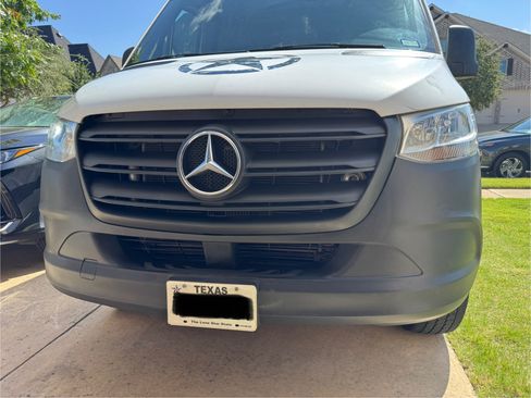 Used 2021 Mercedes-Benz Sprinter 2500 image 12