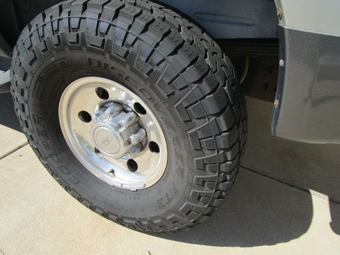 Used 2005 Ford Excursion XLT image 4