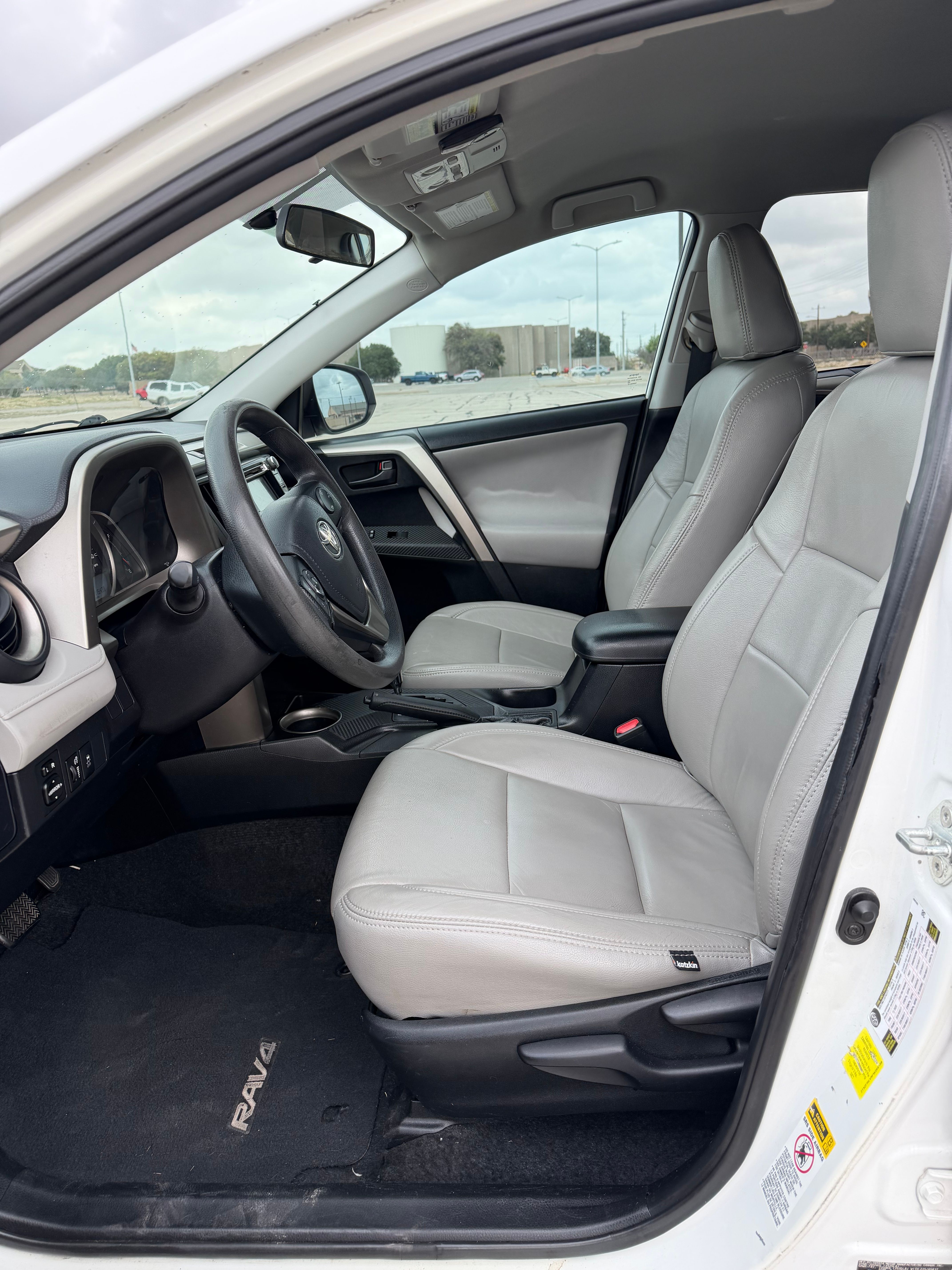 Used 2015 Toyota RAV4 LE FWD image 12