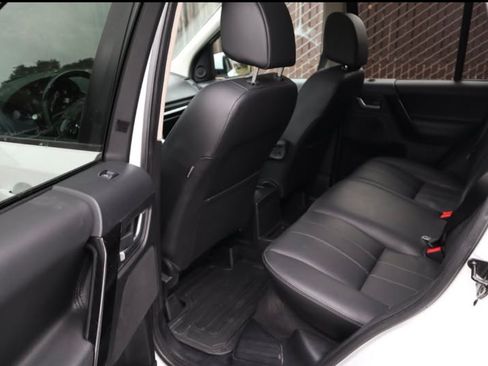 Used 2013 Land Rover LR2 HSE image 10