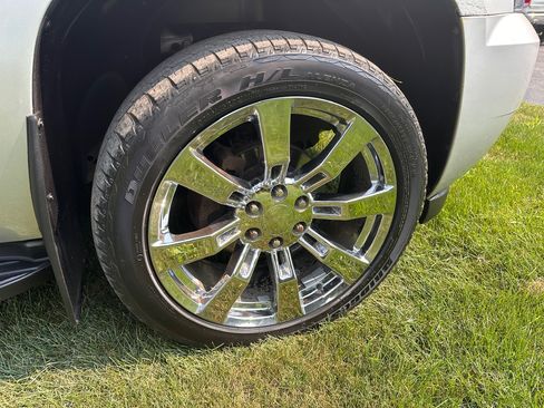 Used 2011 Chevrolet Tahoe LT w/ Luxury Package image 14