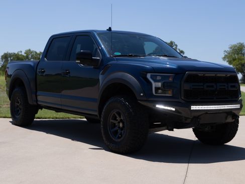 Used 2018 Ford F150 Platinum w/ Equipment Group 701A Luxury AWD/4WD image 1