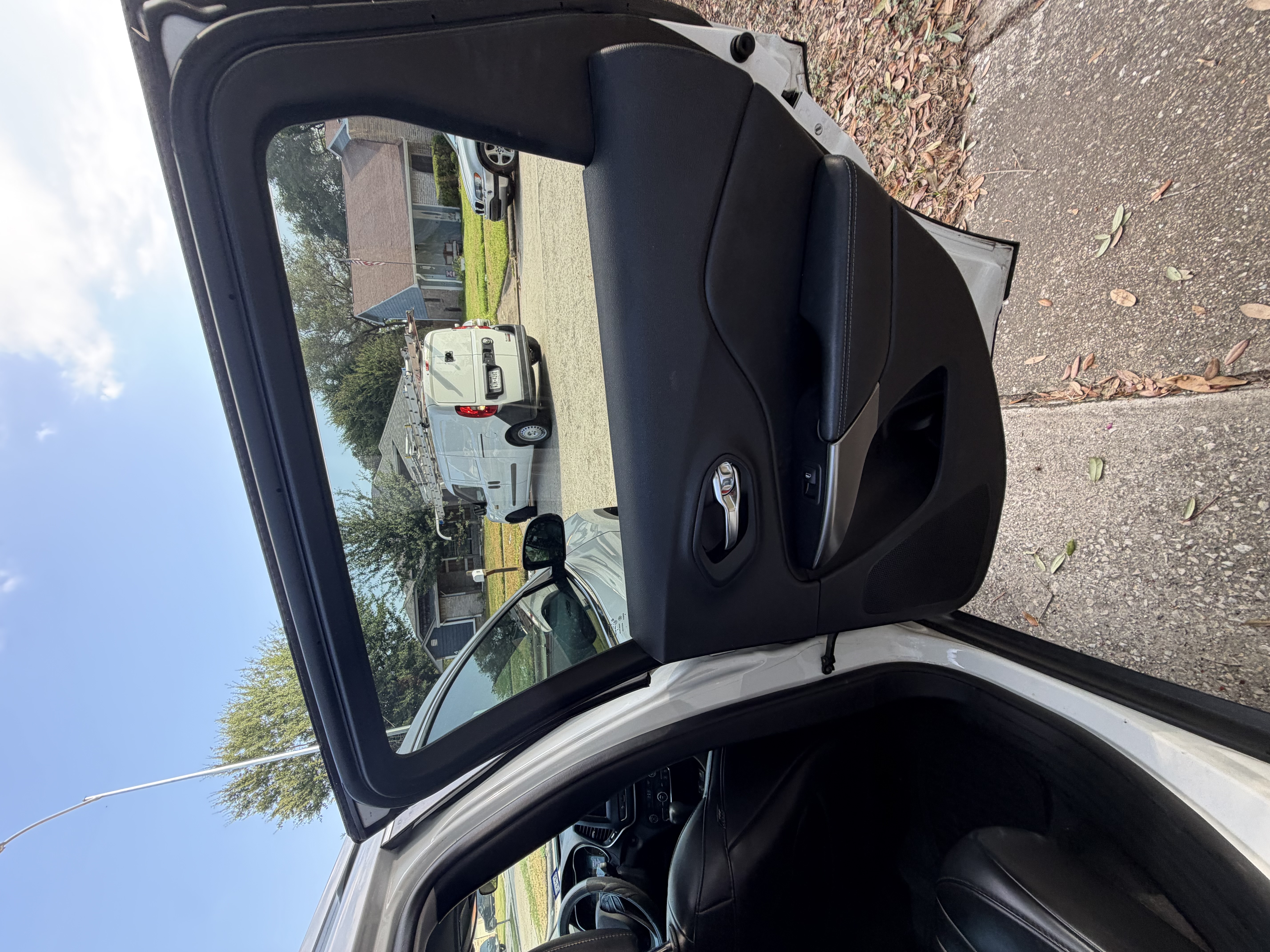 Used 2019 Jeep Cherokee Latitude Plus FWD image 14