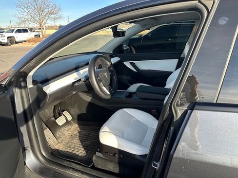 Used 2021 Tesla Model Y Performance image 9