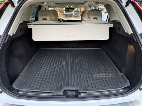 Used 2021 Volvo XC60 T5 Inscription w/ Protection Package Premier image 6