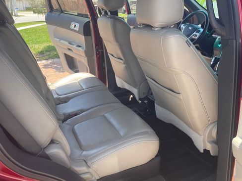 Used 2014 Ford Explorer XLT w/ Equipment Group 202A FWD image 16