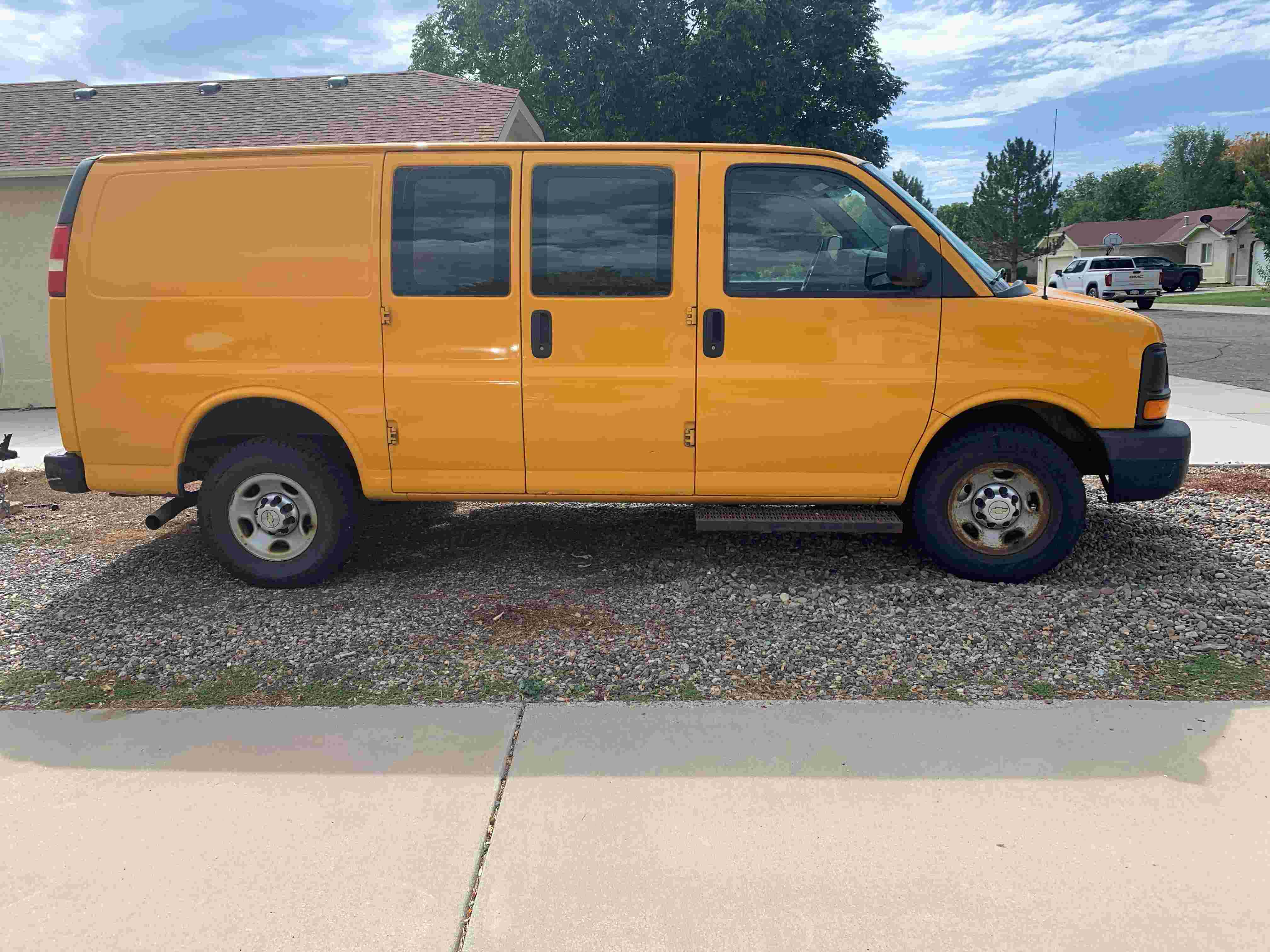 Used 2013 Chevrolet Express 2500 RWD image 1