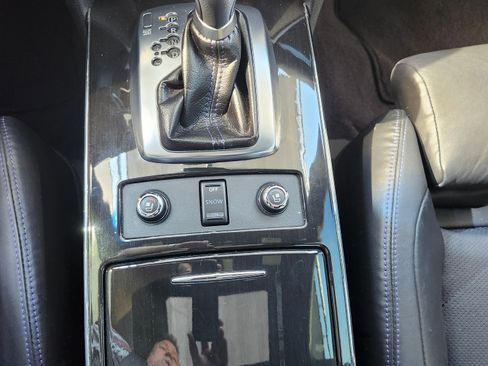 Used 2017 INFINITI QX70 3.7 w/ Premium Package image 14