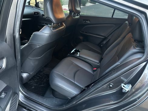 Used 2018 Toyota Prius Prime Premium image 17