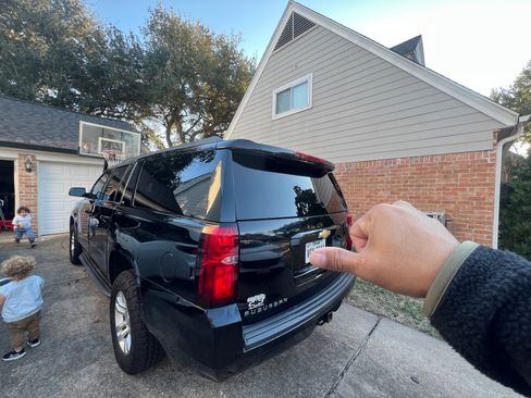 Used 2016 Chevrolet Suburban LT image 8