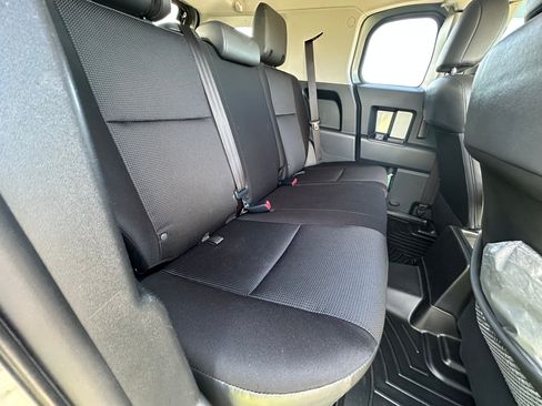 Used 2012 Toyota FJ Cruiser 4WD w/ Upgrade Pkg image 15