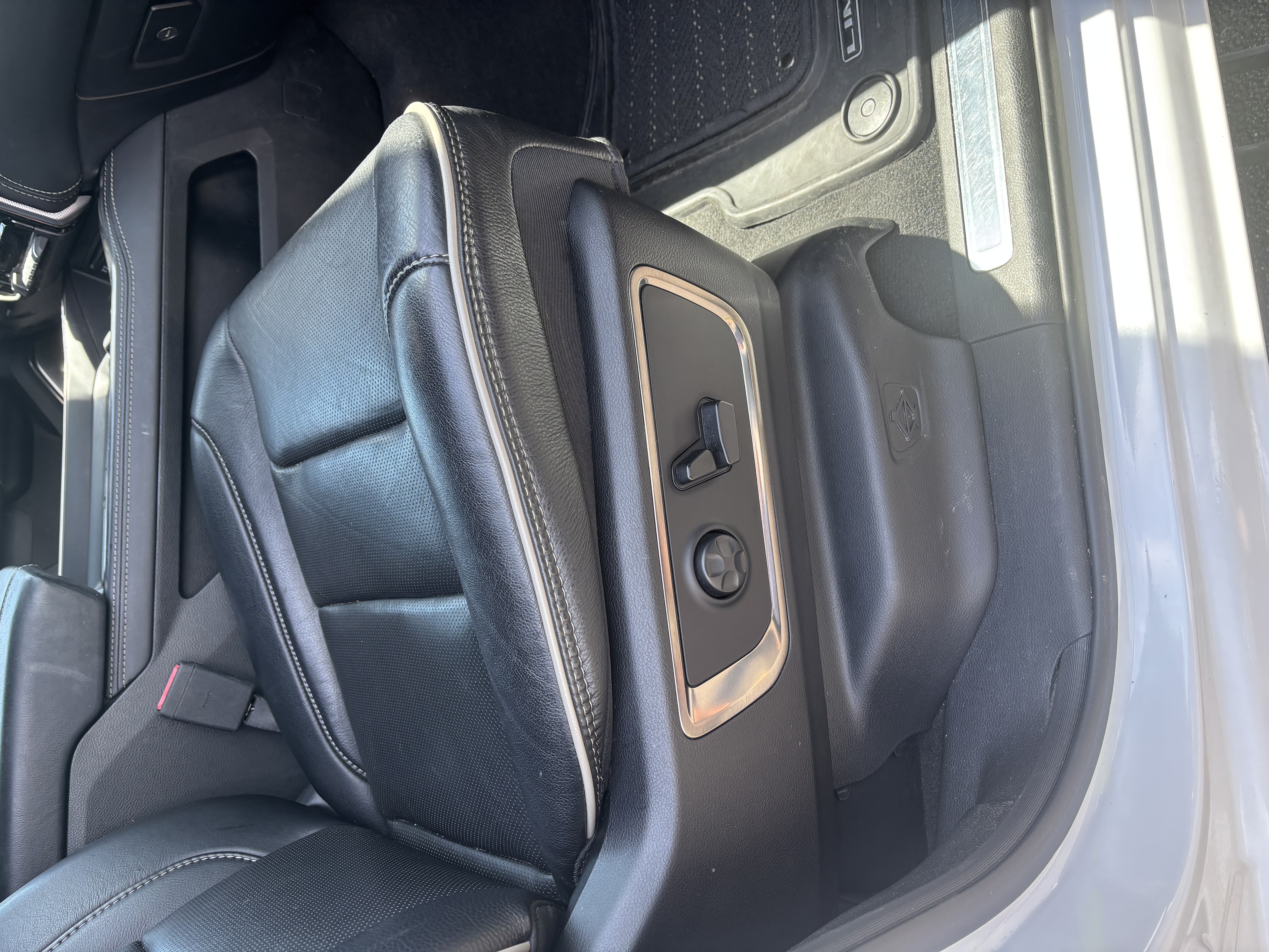 Used 2019 RAM 1500 Limited AWD/4WD image 13