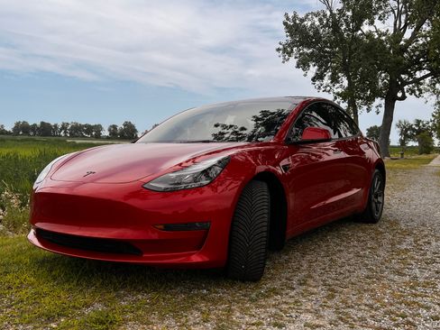 Used 2023 Tesla Model 3 Standard Range RWD image 2