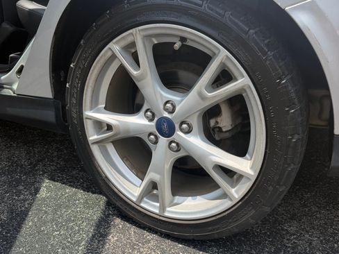 Used 2015 Ford Focus Titanium w/ Titanium Technology Package FWD image 20