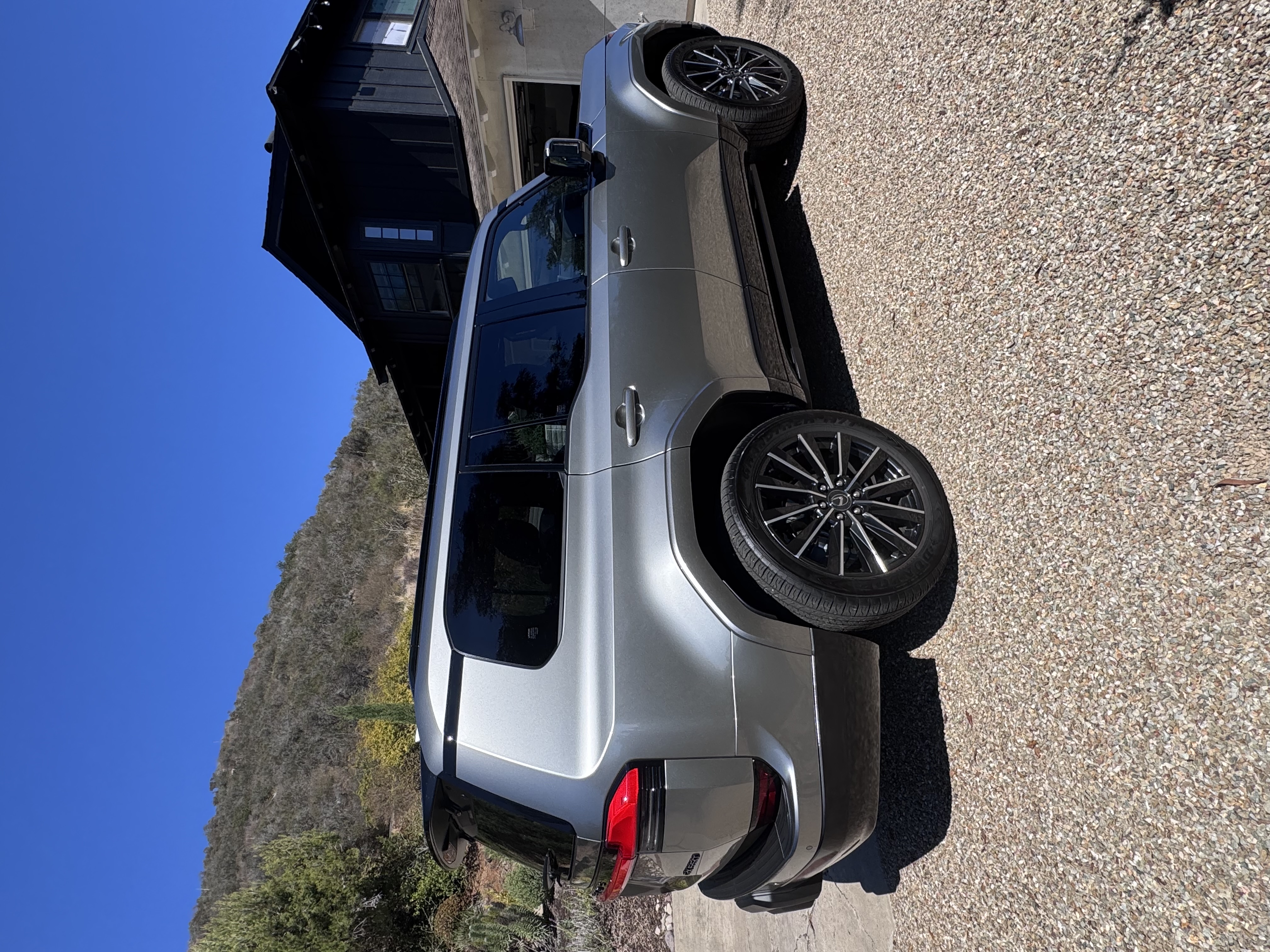 Used 2025 Lexus GX 550 w/ Cold Area Package AWD/4WD image 6