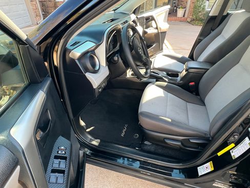 Used 2014 Toyota RAV4 LE image 14