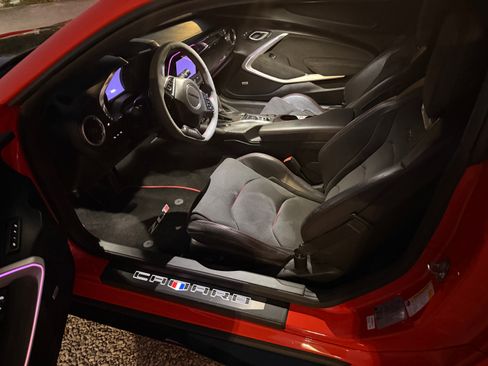 Used 2019 Chevrolet Camaro ZL1 image 11