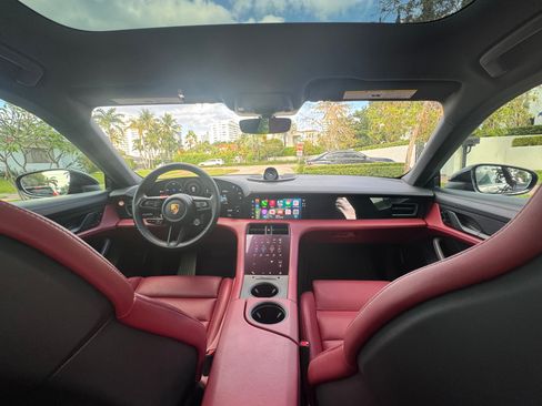 Used 2020 Porsche Taycan 4S image 11