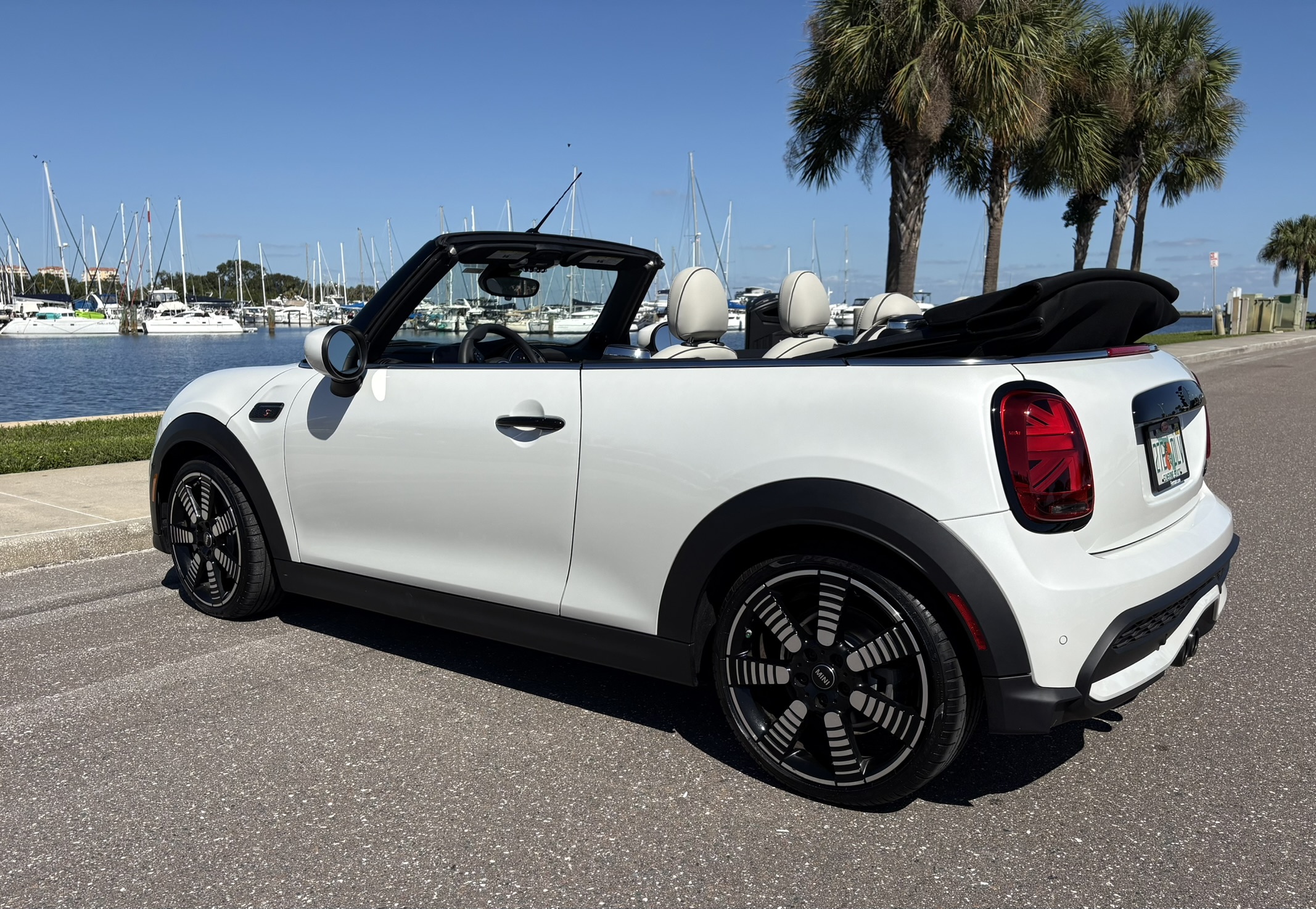Used 2024 MINI Cooper S FWD image 1