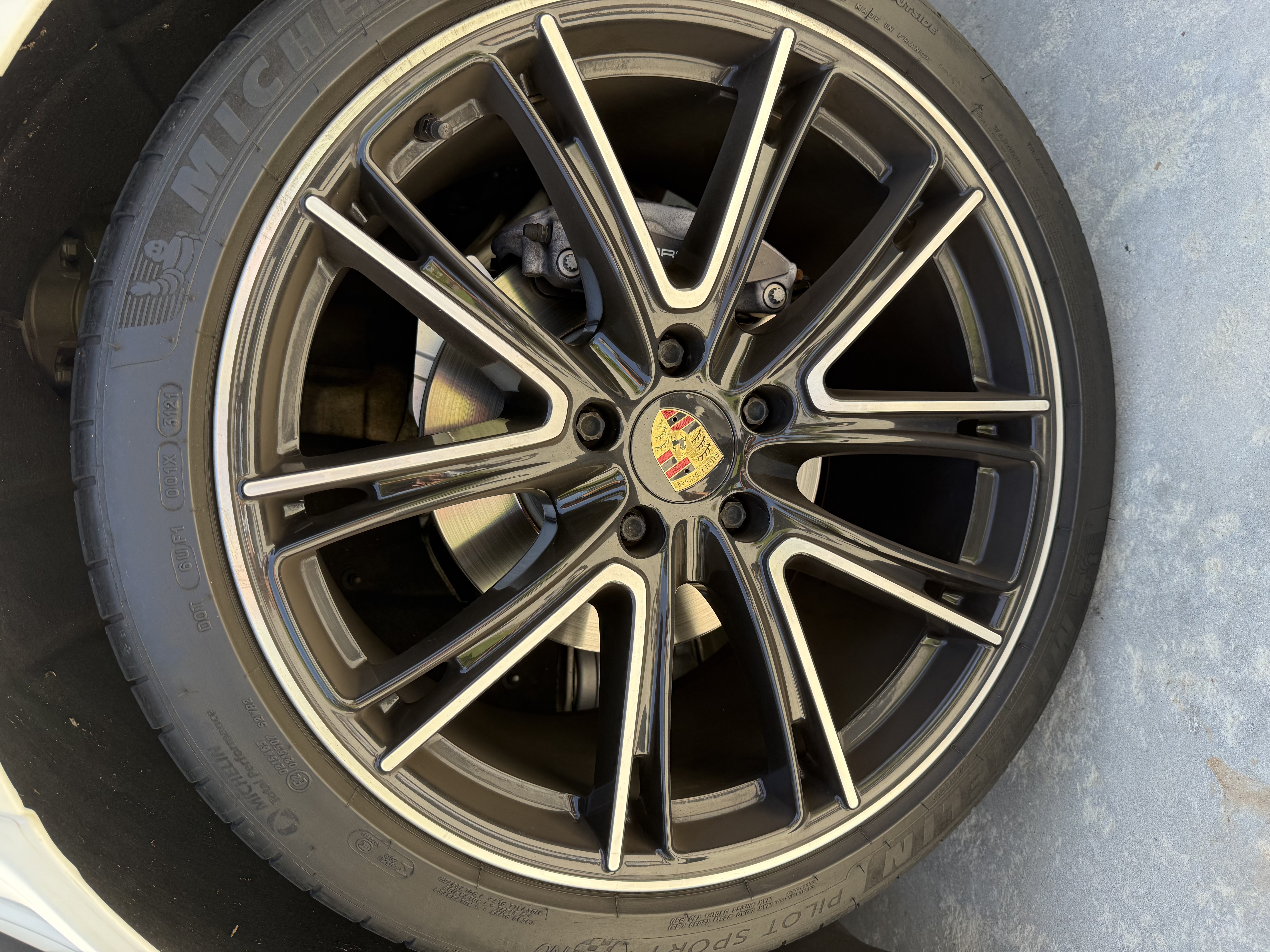 Used 2020 Porsche Panamera RWD image 11