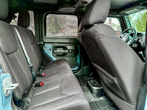 Used 2015 Jeep Wrangler Unlimited Sport image 14