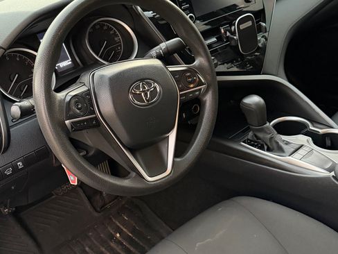 Used 2022 Toyota Camry LE image 10
