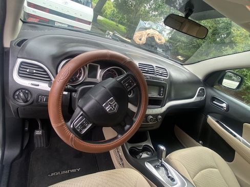 Used 2017 Dodge Journey SE FWD image 4