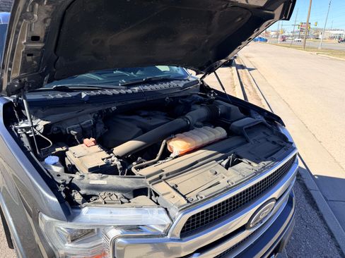 Used 2018 Ford F150 Platinum w/ Equipment Group 701A Luxury image 14