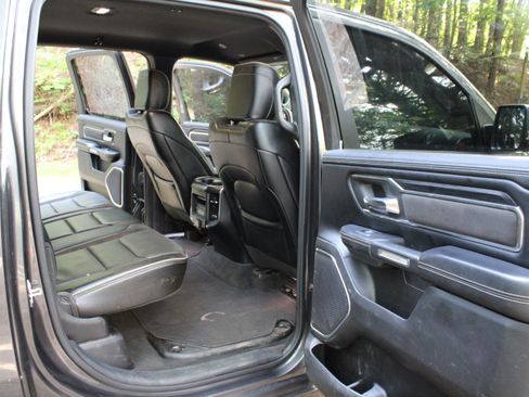 Used 2024 RAM 1500 Laramie AWD/4WD image 18