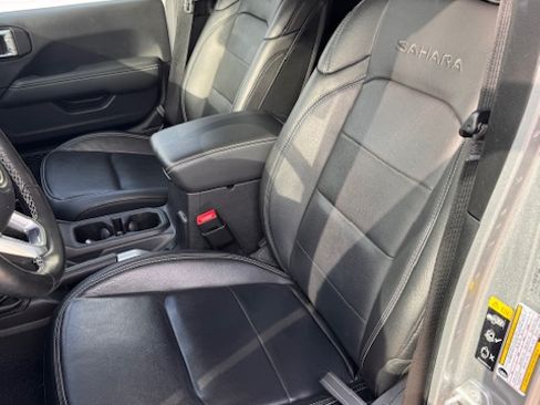 Used 2020 Jeep Wrangler Unlimited Sahara AWD/4WD image 9