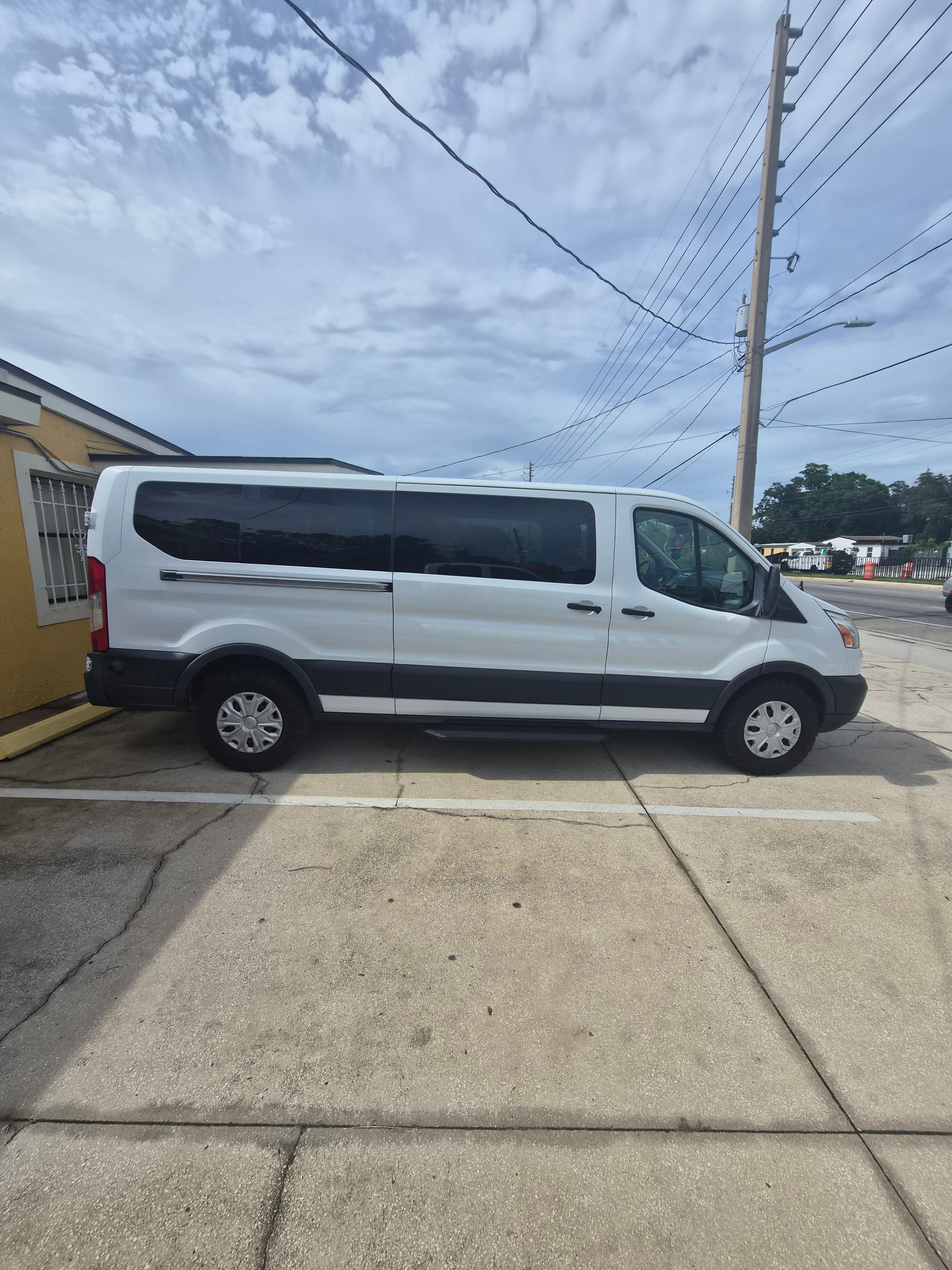 Used 2017 Ford Transit 350 XLT RWD image 2