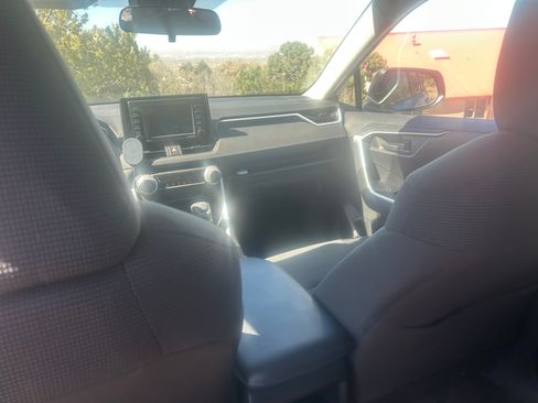 Used 2021 Toyota RAV4 LE w/ Carpet Mat Package (TMS) image 13